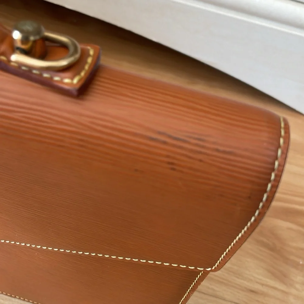 🚨LOUIS VUITTON🚨Tan Epi leather briefcase/portfolio (marks + peeling) - Picture 6 of 17